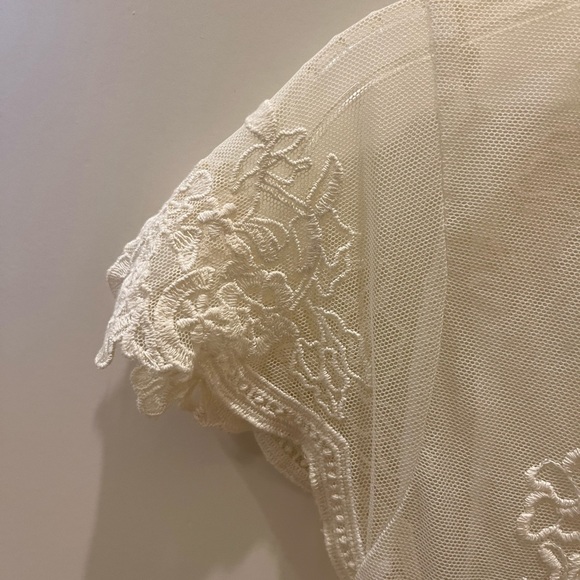 Banana Republic Size Medium cream sheer button up blouse - Picture 4 of 6